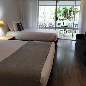 Hotel Rainforest Castaways And